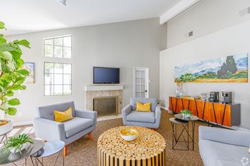 Comfortable club house with refreshments